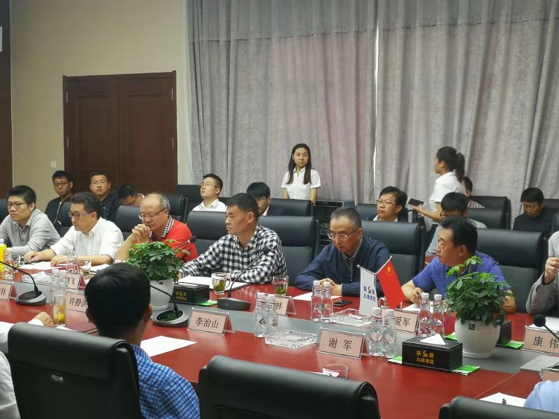 榆林大学科创新城校区项目修建性详规汇报会在陕九建体育中心项目部